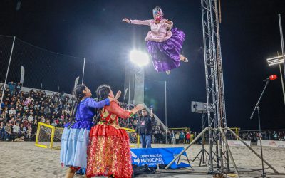 Cholitas Luchadoras hicieron vibrar el Arenas Cavancha